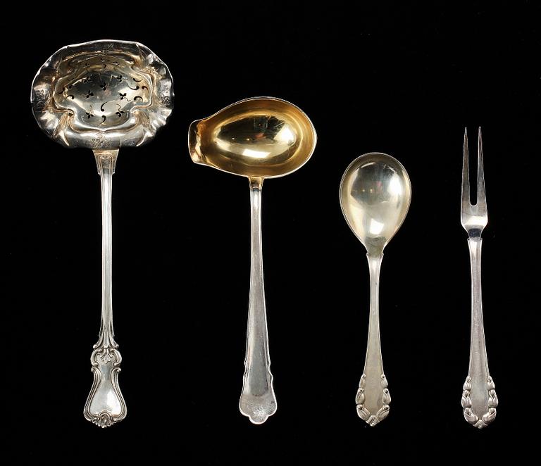 PARTI SILVER, 16 delar, mestadels CG Hallberg, 1900-tal. Tot ca 590 gr.