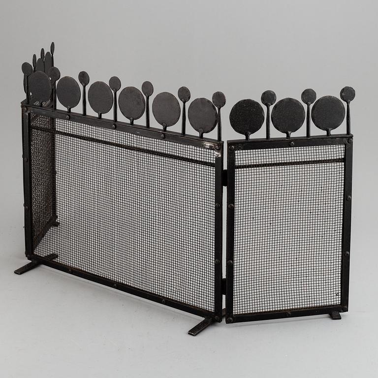 BERTIL VALLIEN, an iron fire guard, Boda Smide.