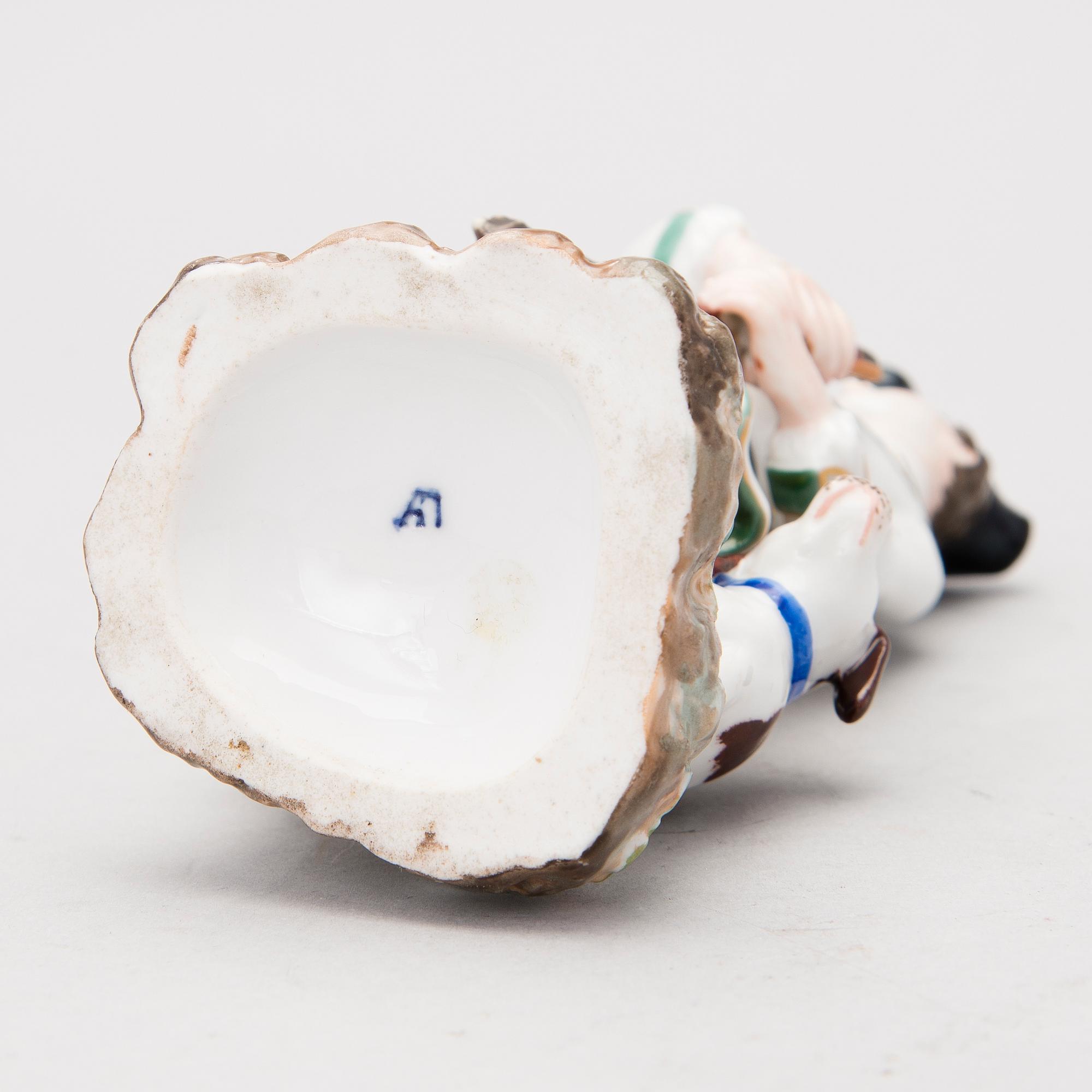 A RUSSIAN POPOV FIGURINE, porcelain, early 19th century.