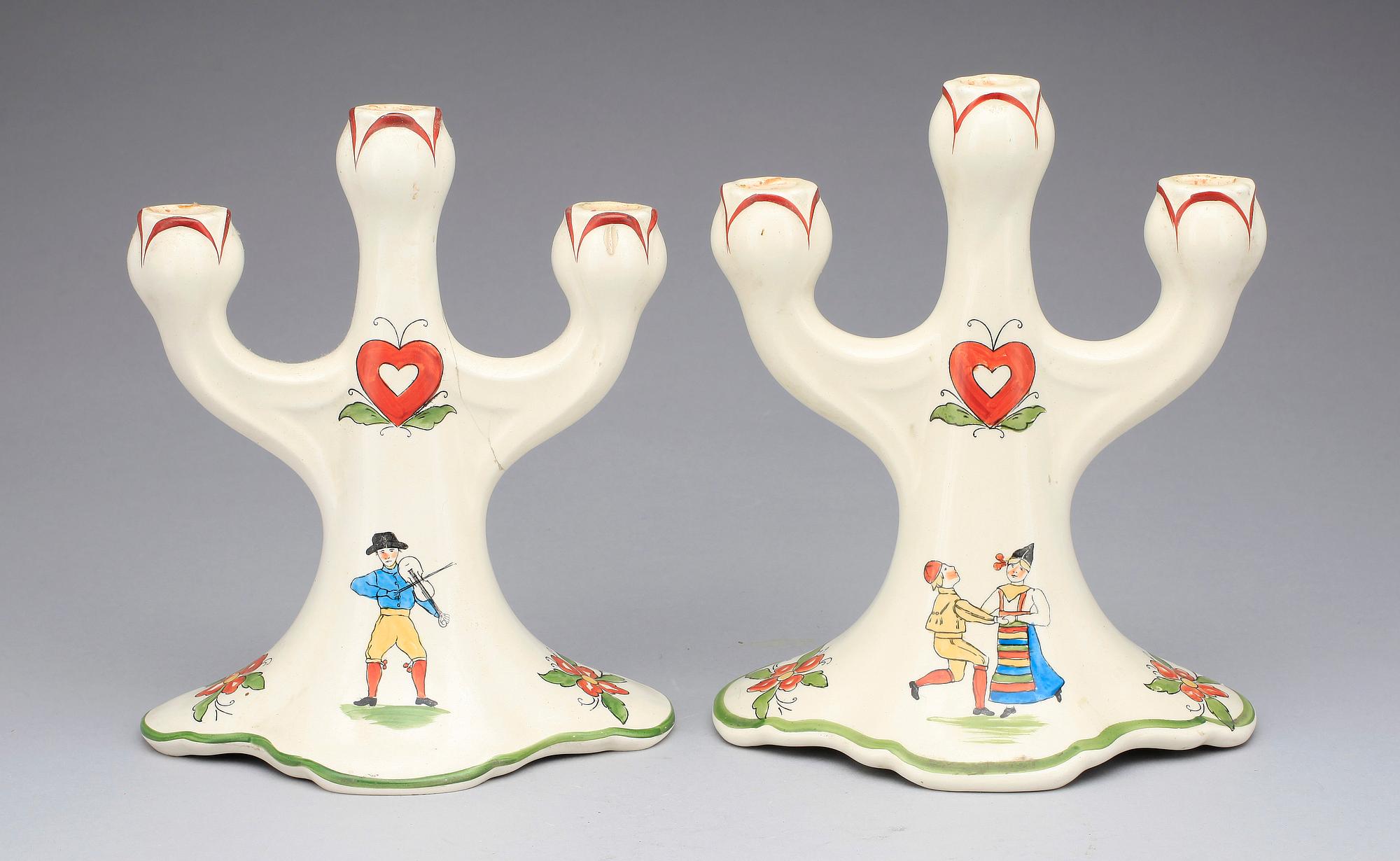 KANDELABRAR , ett par, flintgods. Rörstrand, 1900-talets början.