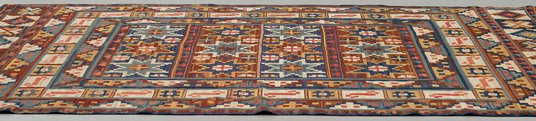 Märta Måås-Fjetterström, A carpet, flat weave, ca 302-306 x 179,5-185,5 cm, signed MMF.