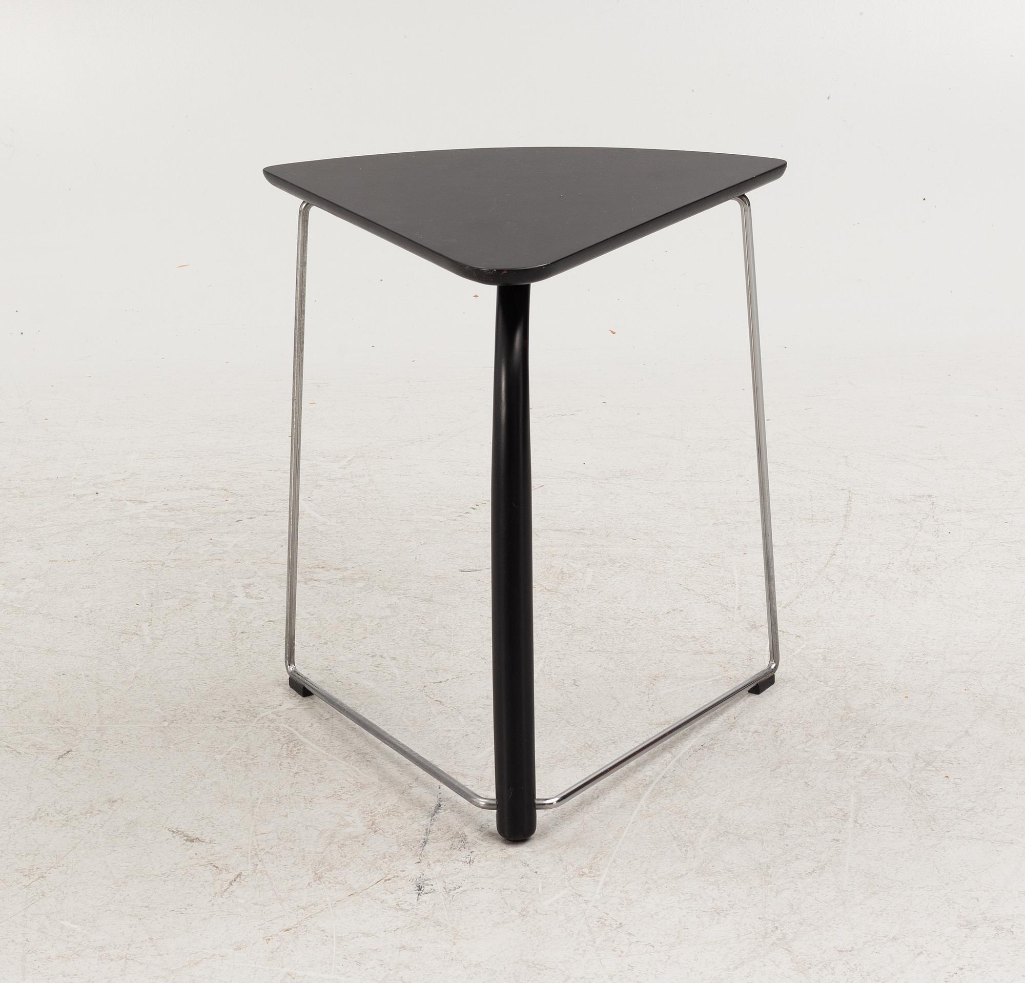 A pair of chairs and a side table, model "S320", Wulf Schneider & Ulrich Böhme, Thonet, 1980s.