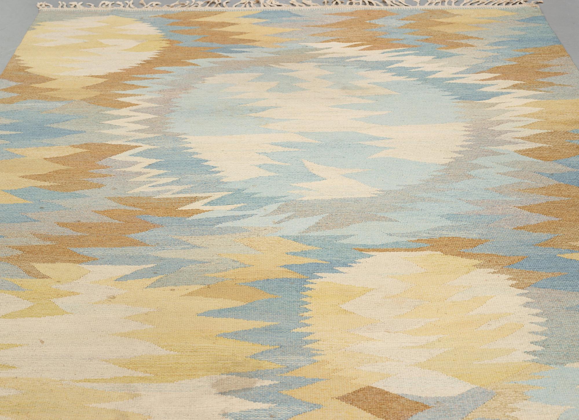 Barbro Nilsson, Matta, "Solfläckar", gobelängteknik, ca 305-306,5 x 206,5-208 cm, signerad AB MMF BN.