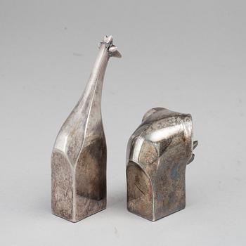 GUNNAR CYRÉN, a group of two silver plated figurines, Dansk Designs Japan.