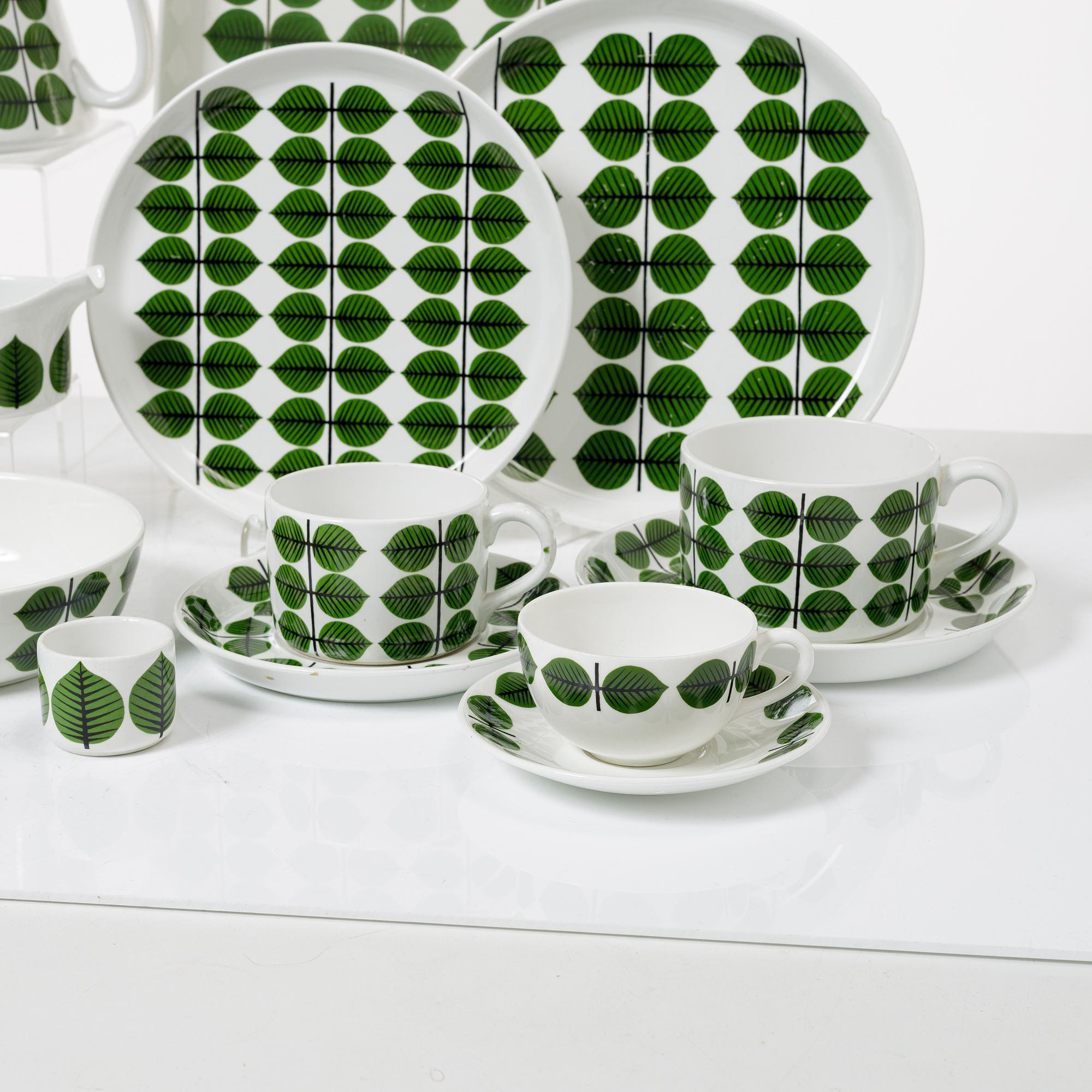 Stig Lindberg, a 77 pieces bone china and stoneware service, "Berså", Gustavsberg.