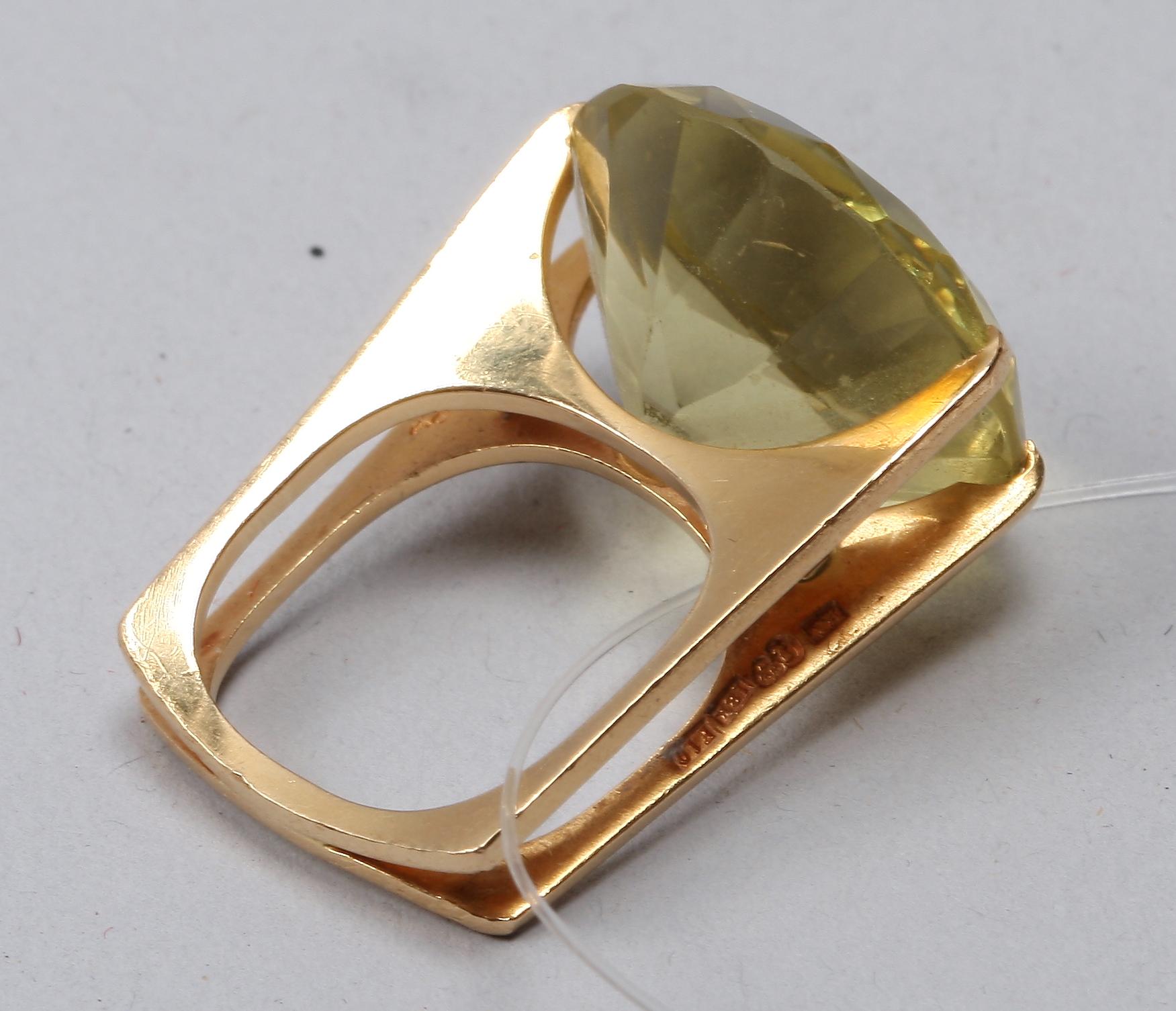 RING, guld 18 K. Rey Urban, Stockholm 1980.