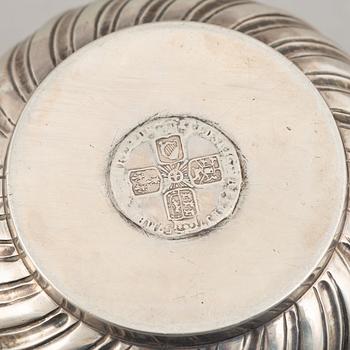 Bowl and cream jug, silver, London, England 18-19th Century.