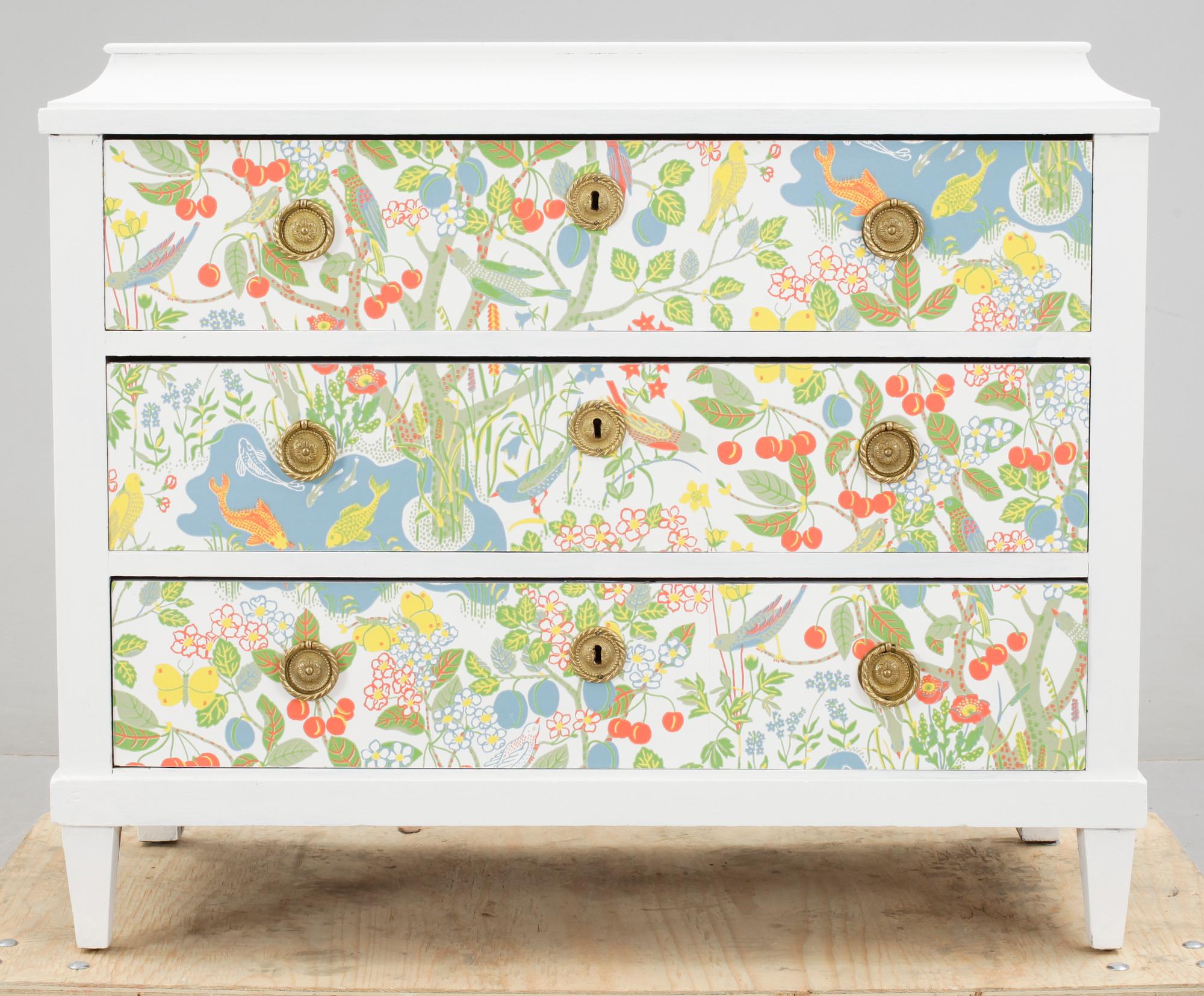 BYRÅ, gustaviansk stil, tidigt 1900-tal.