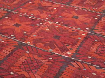 CARPET. "Röda nejlikan". Tapestry weave. 396,5 x 404,5 cm. Signed AB MMF BN.