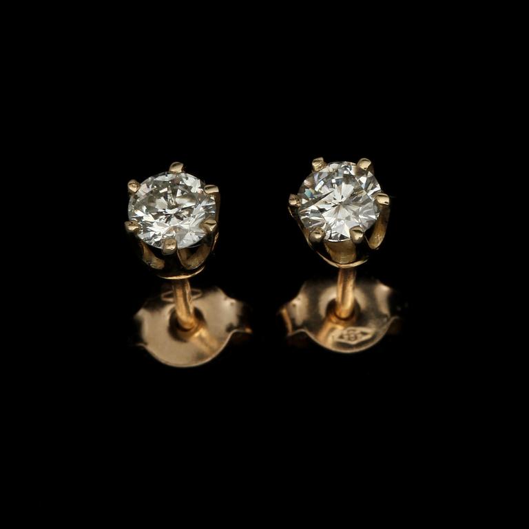 ÖRHÄNGEN, ett par, 14k guld med briljantslipade diamanter tot ca 0,46 ct. Vikt 1 g.