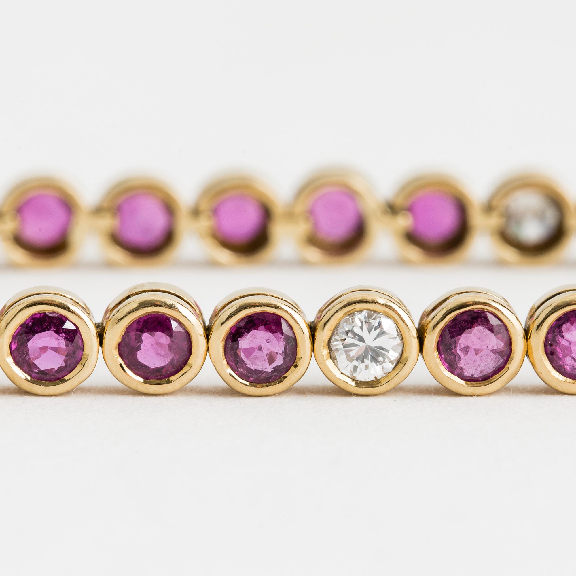 BRACELET, 18K gold with 5 diamonds 0.60 cts and rubies 5.90 cts, according to engraving.