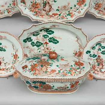 A Chinese Export dinner service, Qing dynasty, Qianlong (1736-95). (62 pieces).