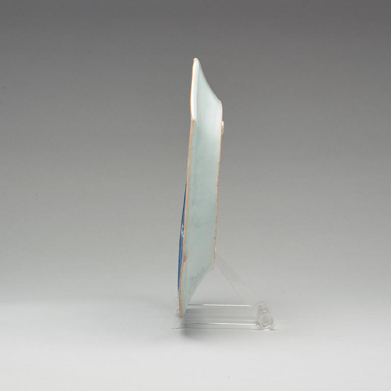 A large blue and white serving dish, Qing dynasty, Qianlong (1736-95).