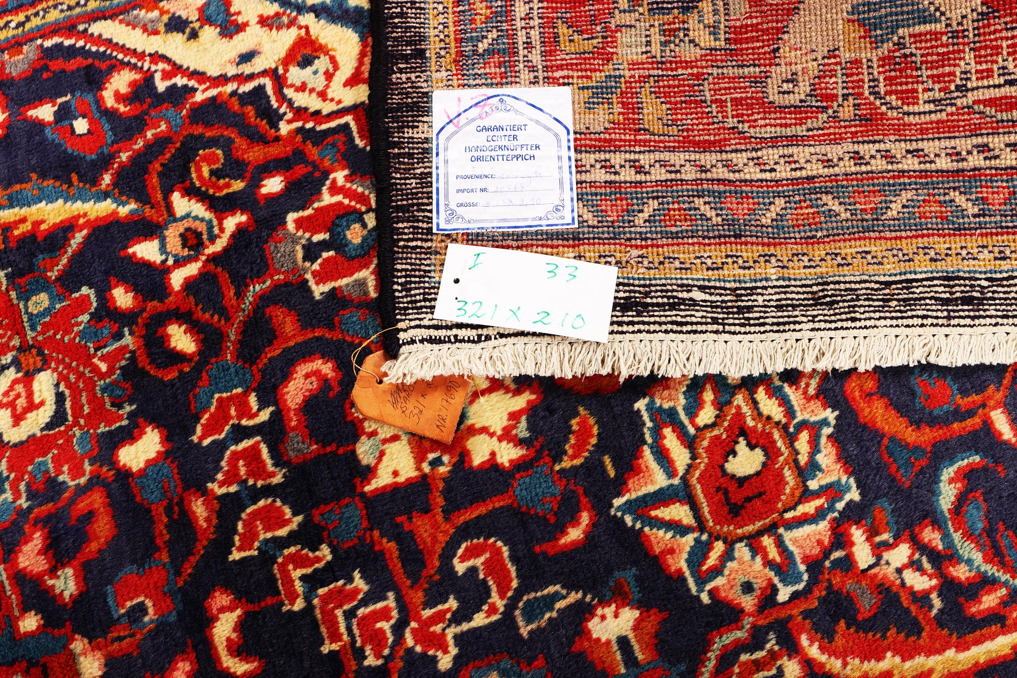 A Bakhtiari carpet, c. 321 x 210 cm.