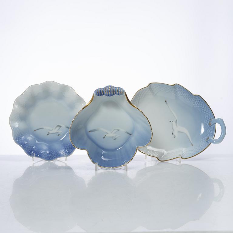 A 62 piece "Måsen" service, Bing & Grøndahl.