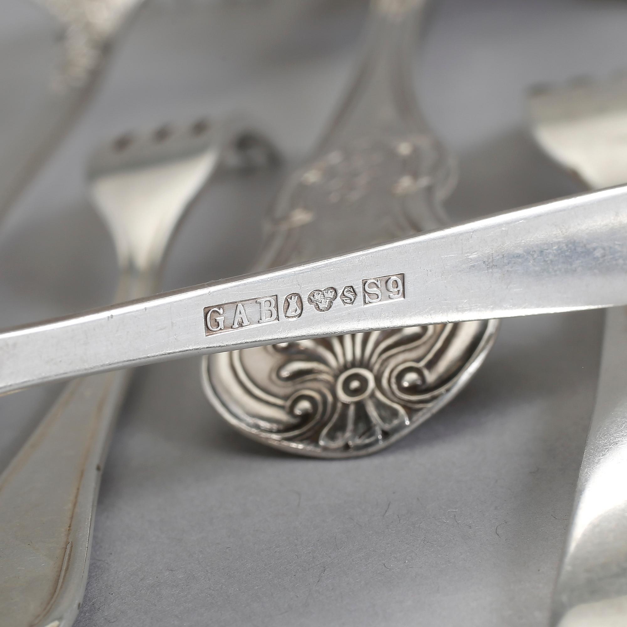 PARTI SILVER, 11 delar, svenska samt danska stämplar, 1900-tal. Vikt ca 400 g.