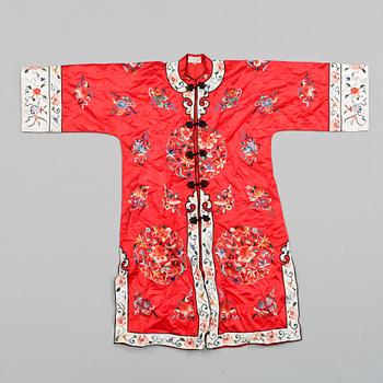 KIMONO, 2 st, Kina och Japan, 1900-talets andra hälft.