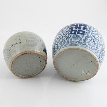 Two blue and white porcelain ginger jars and a warm water dish, China, Qing dynasty, 19th century.