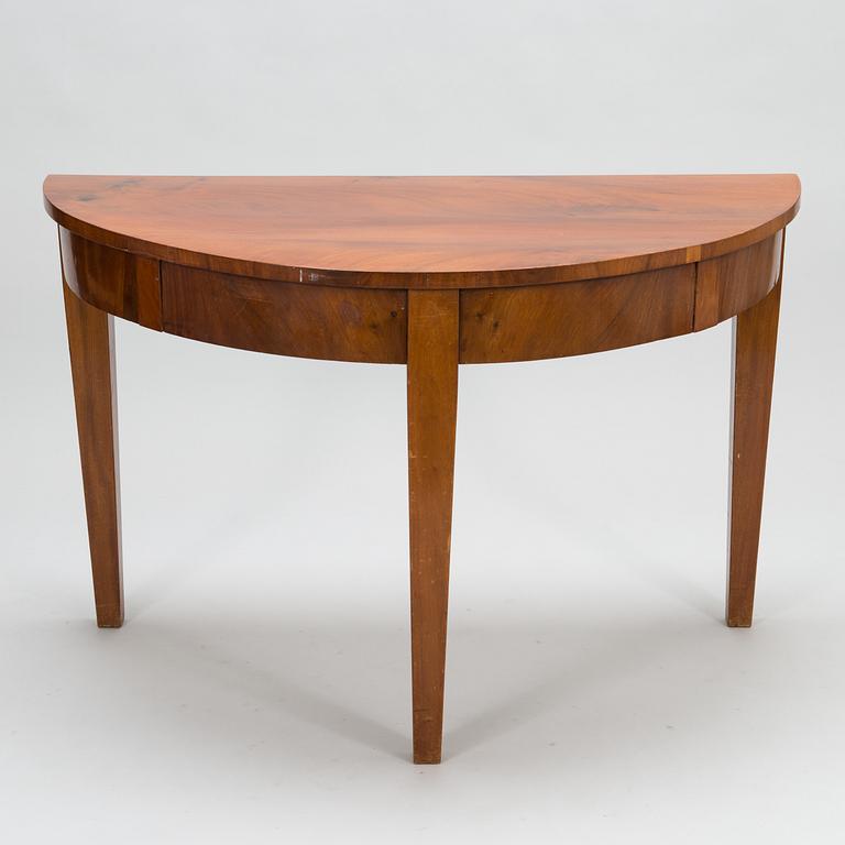 HALVMÅNEBORD, 2 st, Ryssland, 1800-talets första hälft.