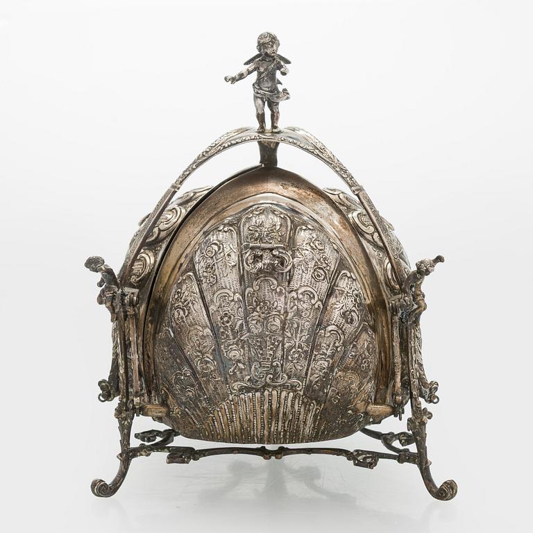 Biscuit / bread warmer, silver, Holland, later half of the 20th century.