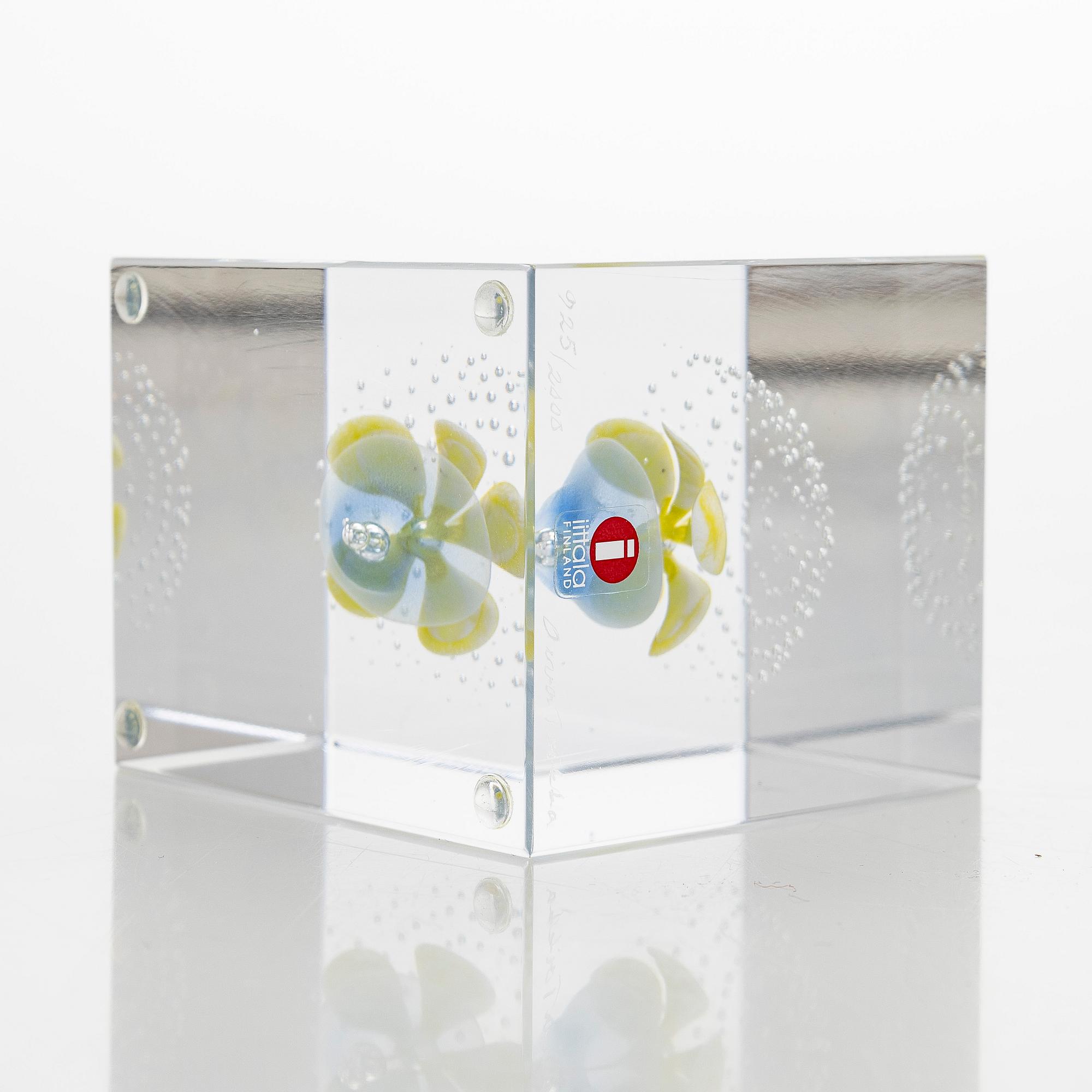 Oiva Toikka, vuosikuutio 2000, signeerattu Oiva Toikka Nuutajärvi 2000, 925/2000.