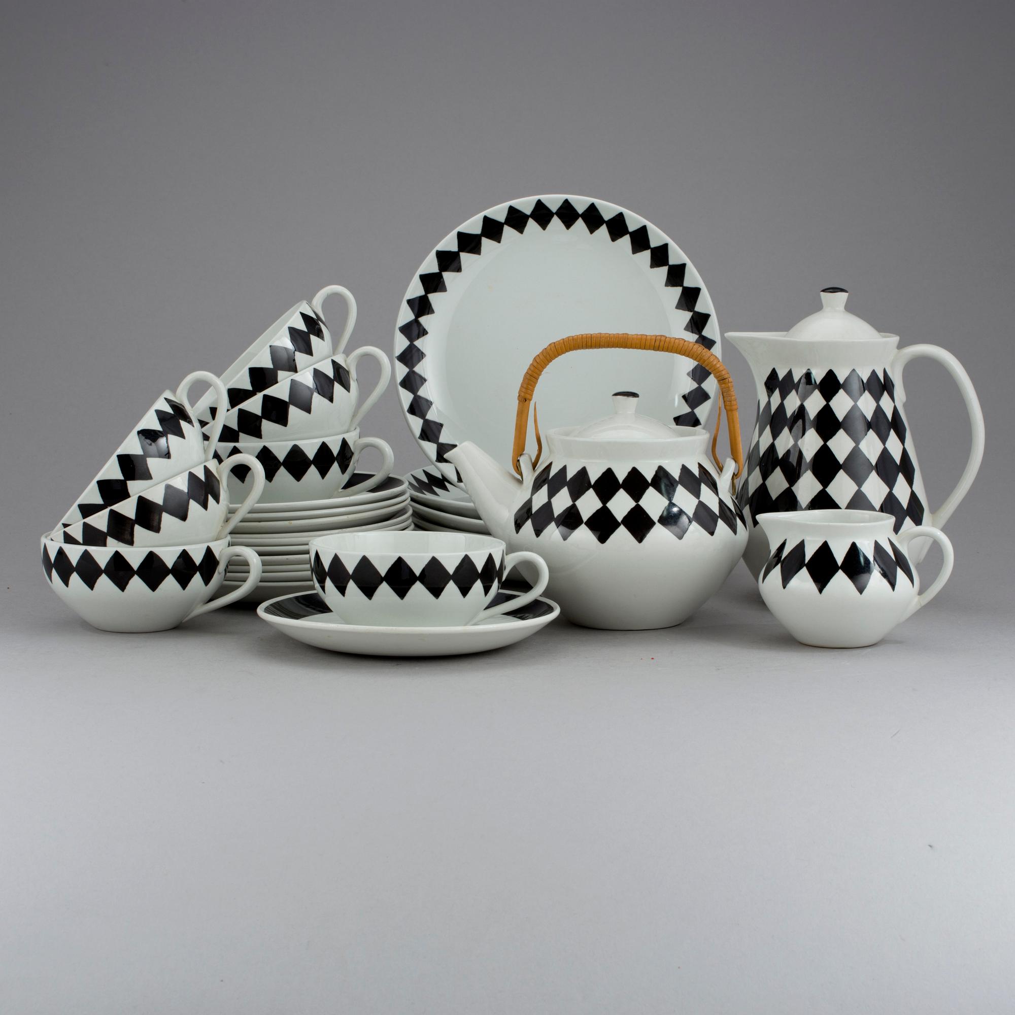 TESERVIS, 16 delar, "Svart ruter", Karin Björquist, Gustavsberg, ca 1953.