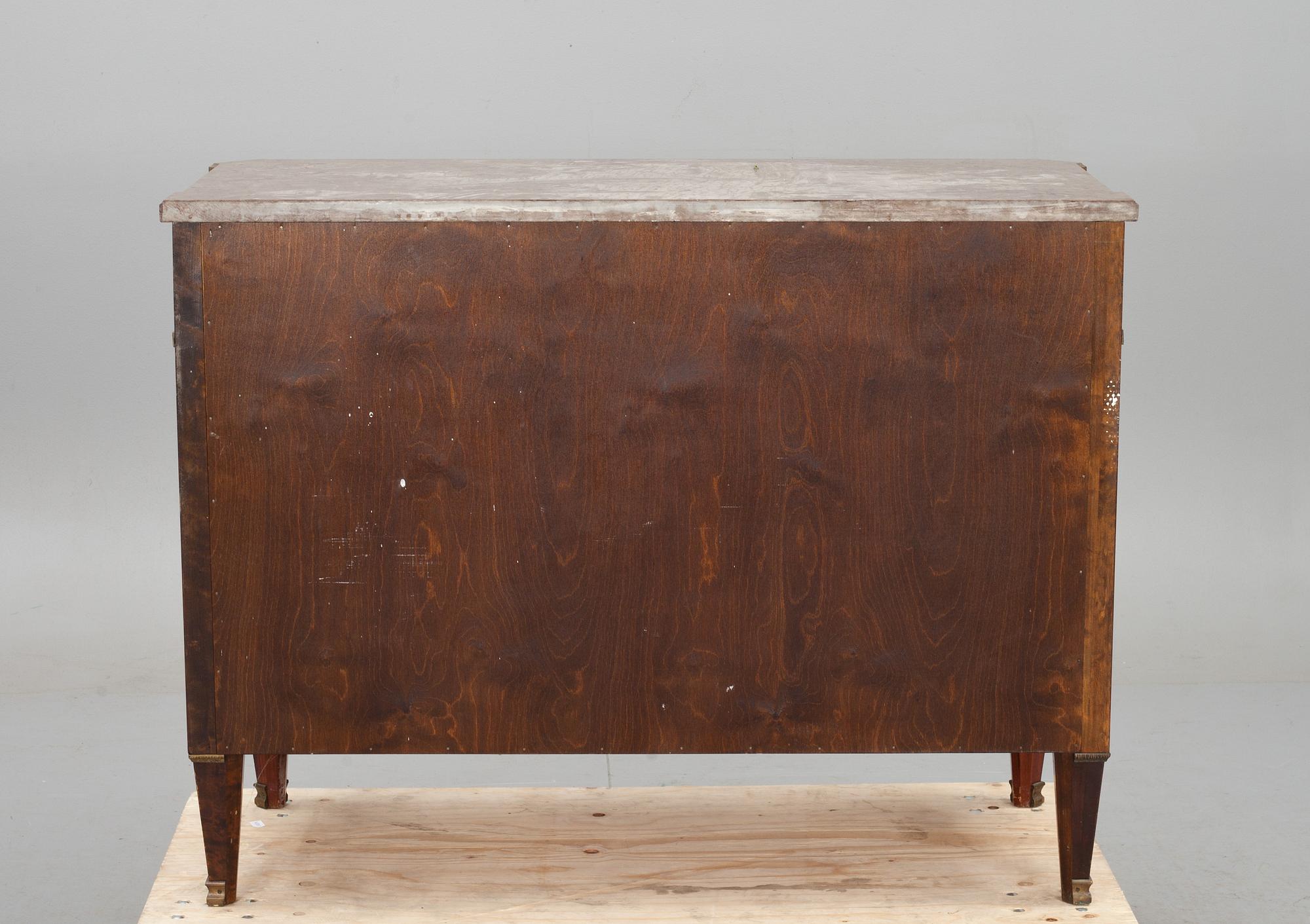 BYRÅ, gustaviansk stil. 1900-talets första hälft.