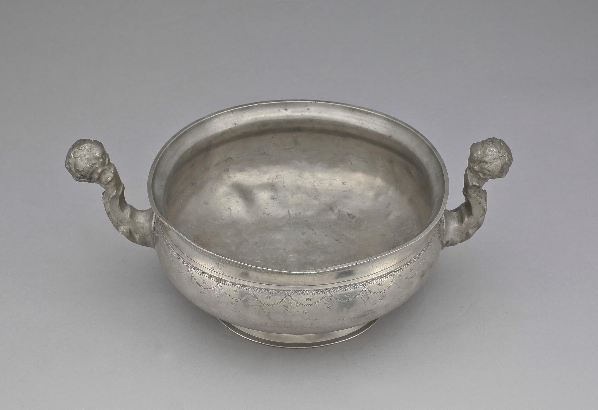 KALLSKÅL, tenn, Gottlob Friedrich Baumann, Hudiksvall, (1789-1826).
