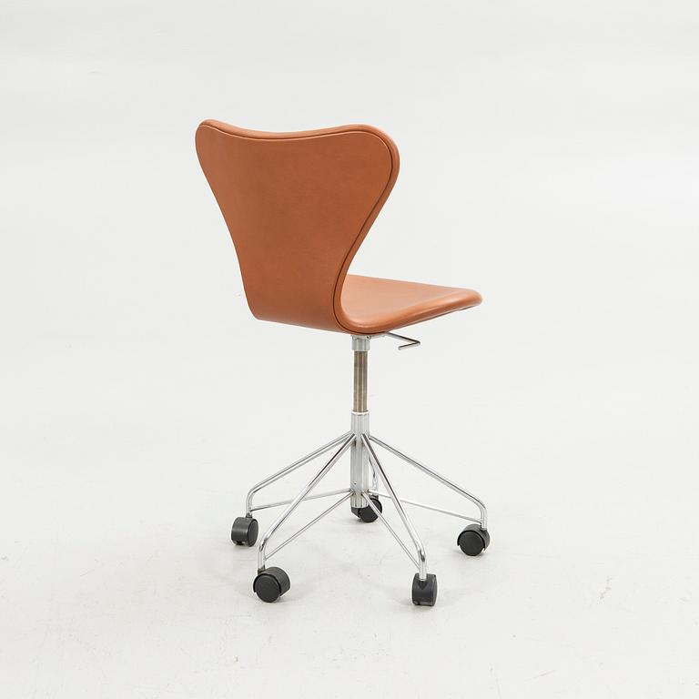 Arne Jacobsen, Office chair, model 3117, "The Seven", Fritz Hansen, Denmark.