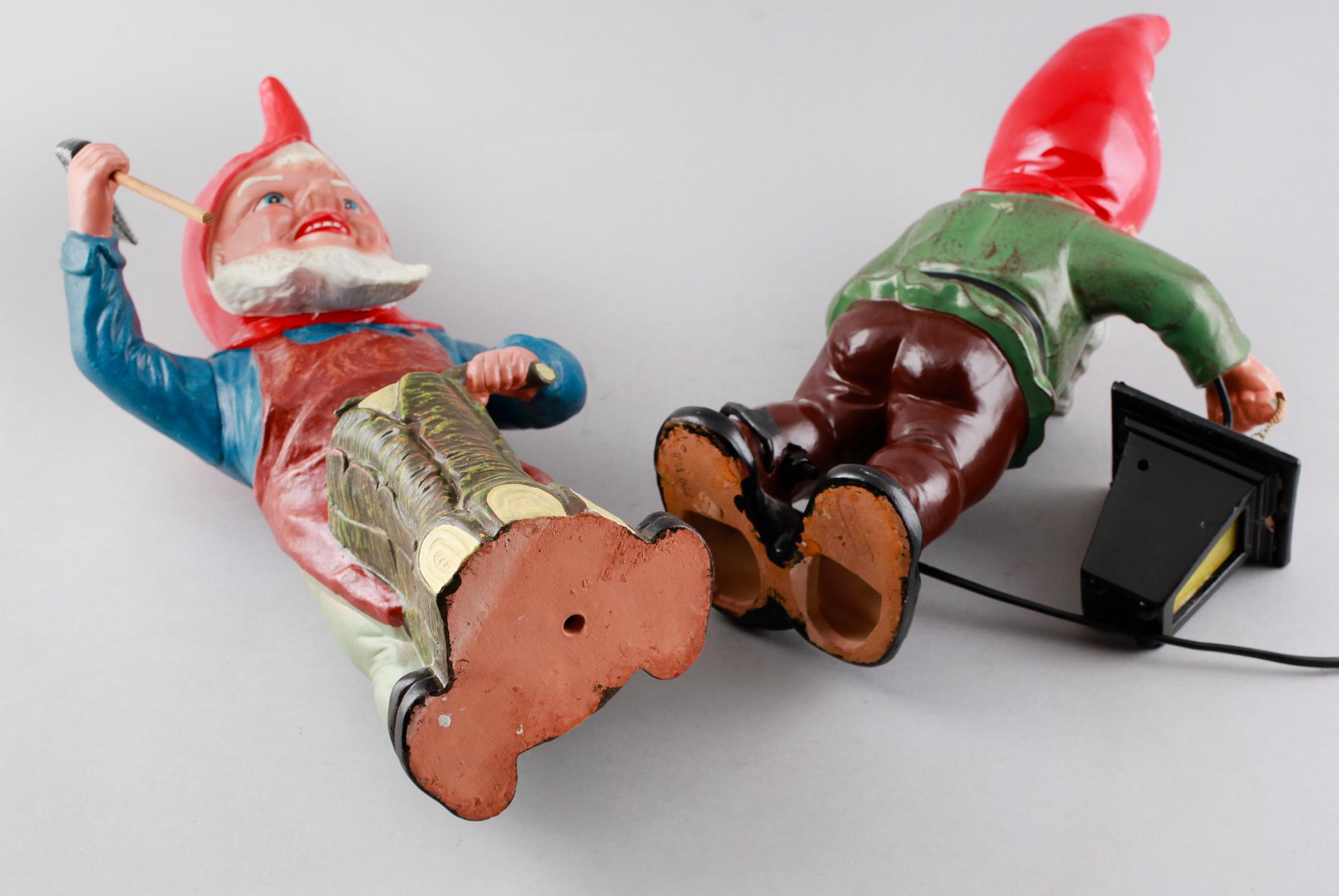 FIGURER, 2 st, terracotta, Tyskland, 1900-talets andra hälft.