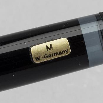 A MONTBLAND MEISTERSTÜCK FOUNTAIN PEN.