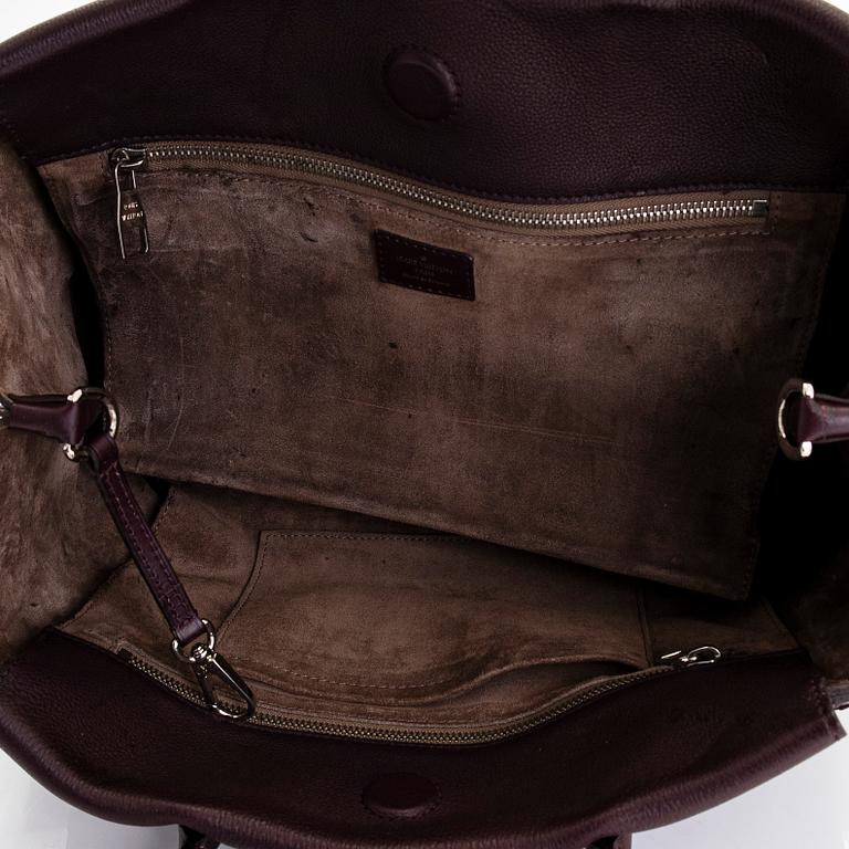 Louis Vuitton, a 'Veau Cachemire W Tote PM' bag.