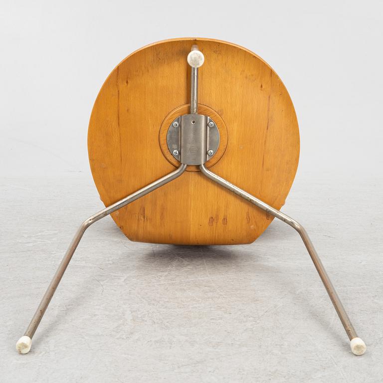 Arne Jacobsen, stolar, 6 st, "Myran", Fritz Hansen, Danmark, 1900-talets mitt.