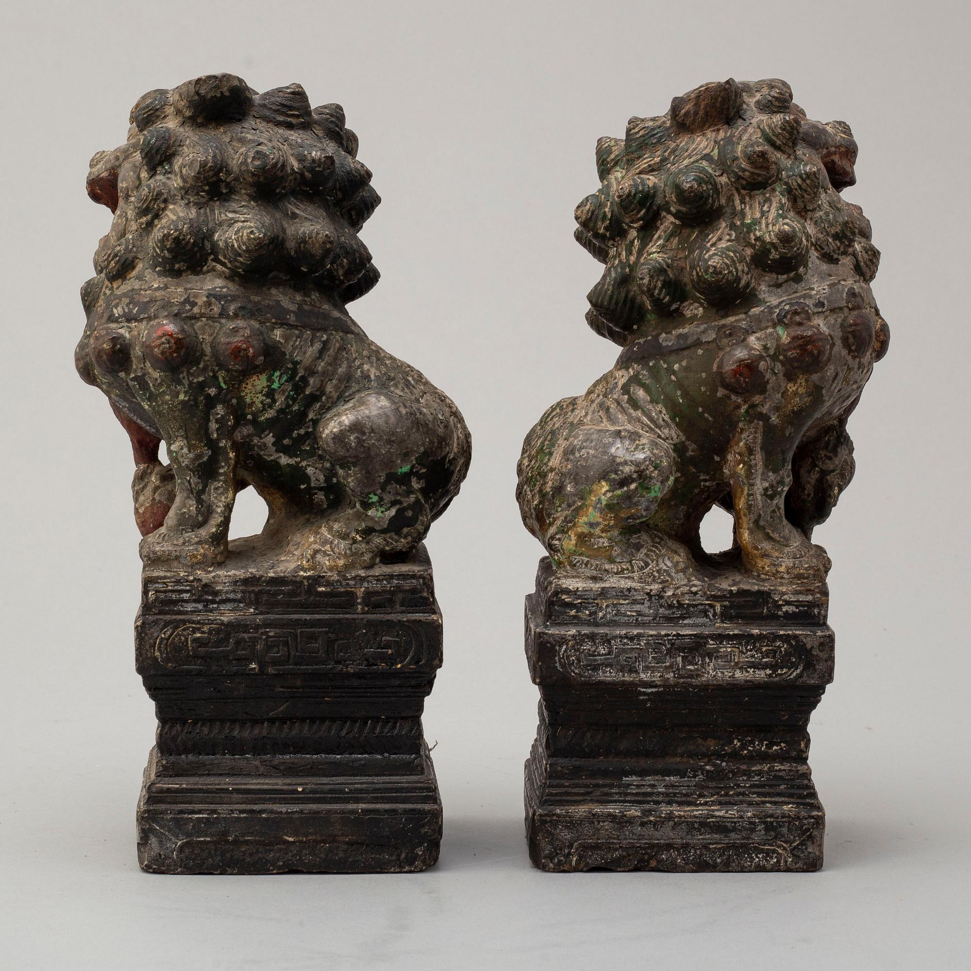 A pair of sculptures of  buddhist lions, late Qing dynasty.