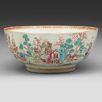 623. A famille rose punch bowl, Qingdynasty, Qianlong (1736-95).