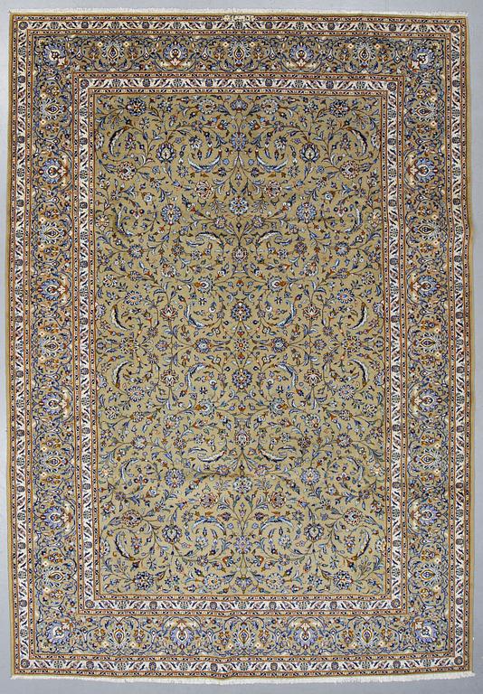 A carpet, Kashan signed, Janghair, ca 363 x 260 cm.