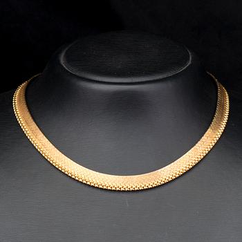 A NECKLACE, 18K gold. France.