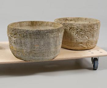 TRÅDGÅRDSURNOR, ett par, 1900/2000-tal.