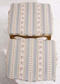 TABURETTER, ett par, rokokostil.