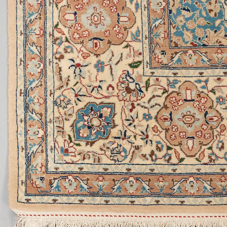 SEMI-ANTIQUE NAIN PART SILK. 248,5 x 172 cm.
