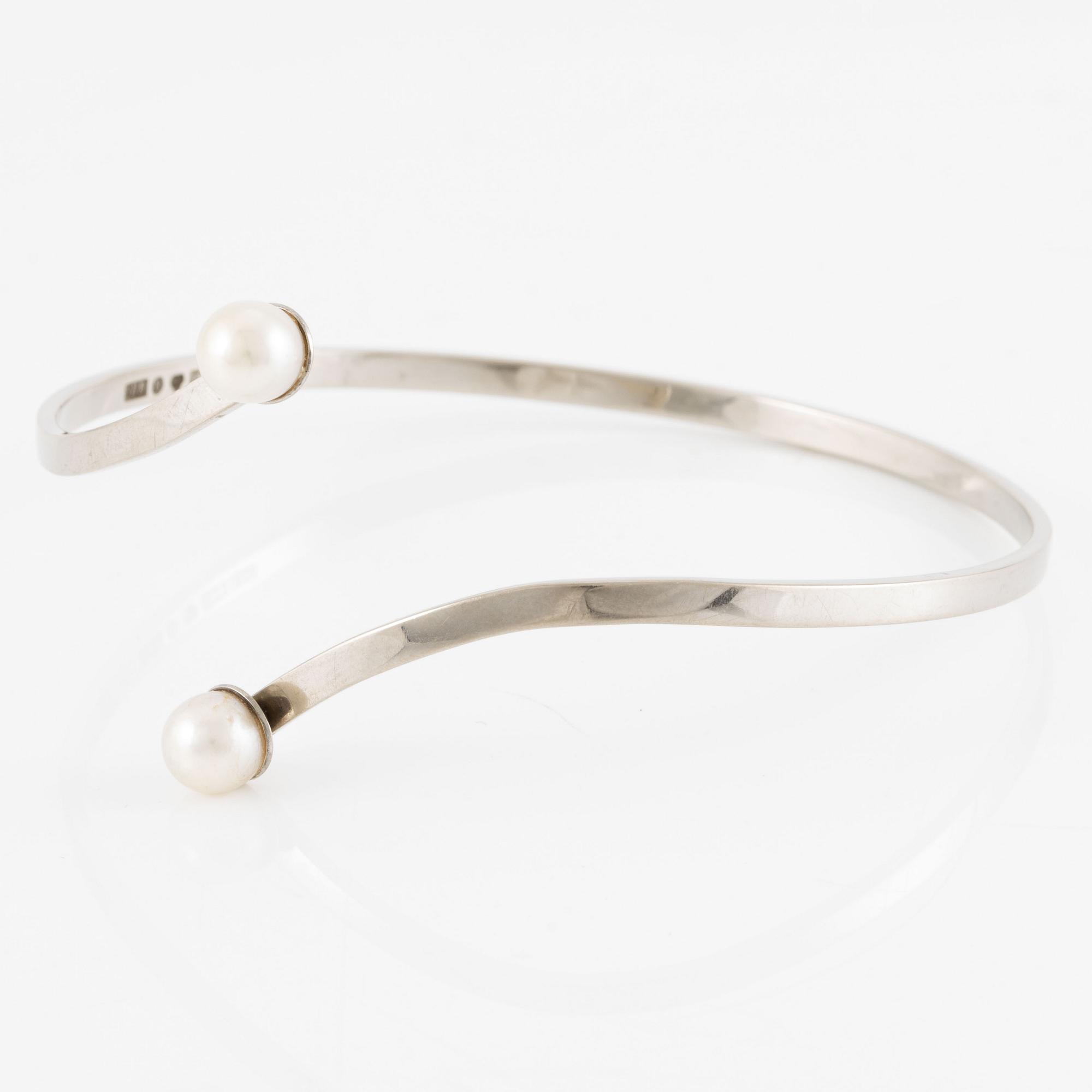 Bracelet, 18K white gold with pearls.