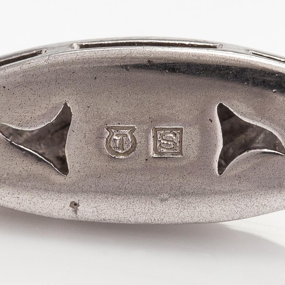 Helminauha, viljellyt helmet, metallilukko.