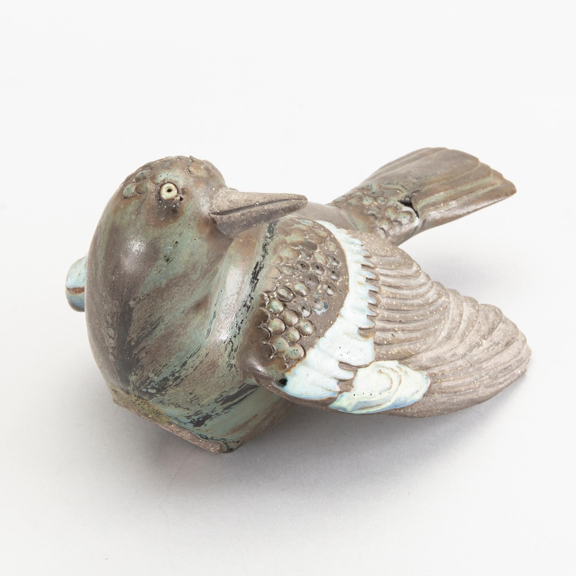TYRA LUNDGREN, a stoneware sculpture of a bird.