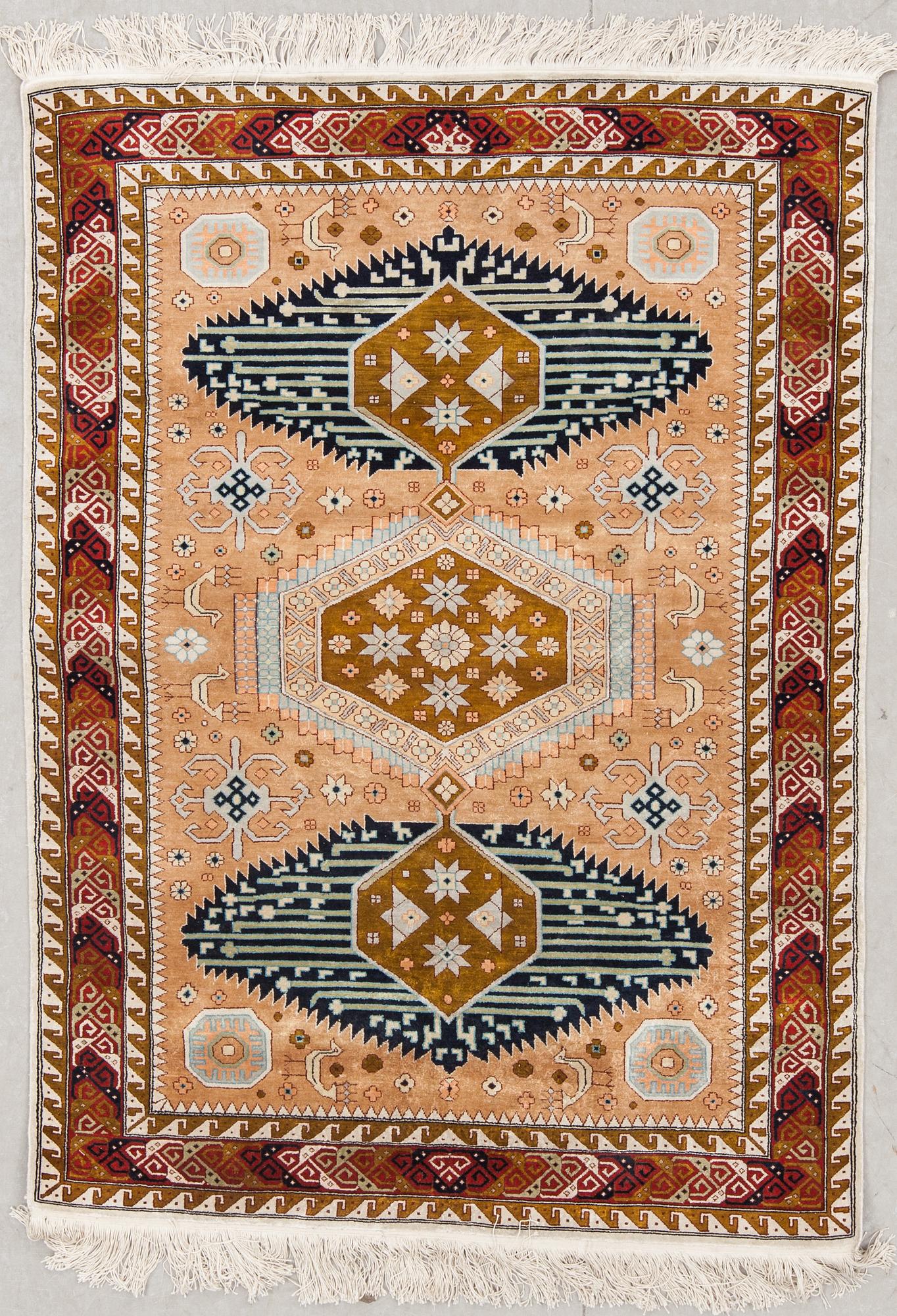 MATTA, old, orientalisk, silke, figural, ca 133 x 96 cm.