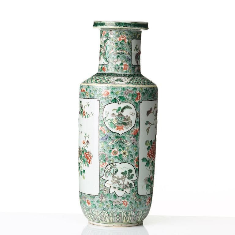 A famille verte vase, Qing dynasty, 19th Century.