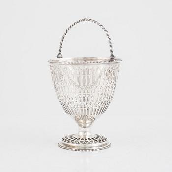 An English sweetmeat basket, mark of Benjamin Davis, London, England 1817.