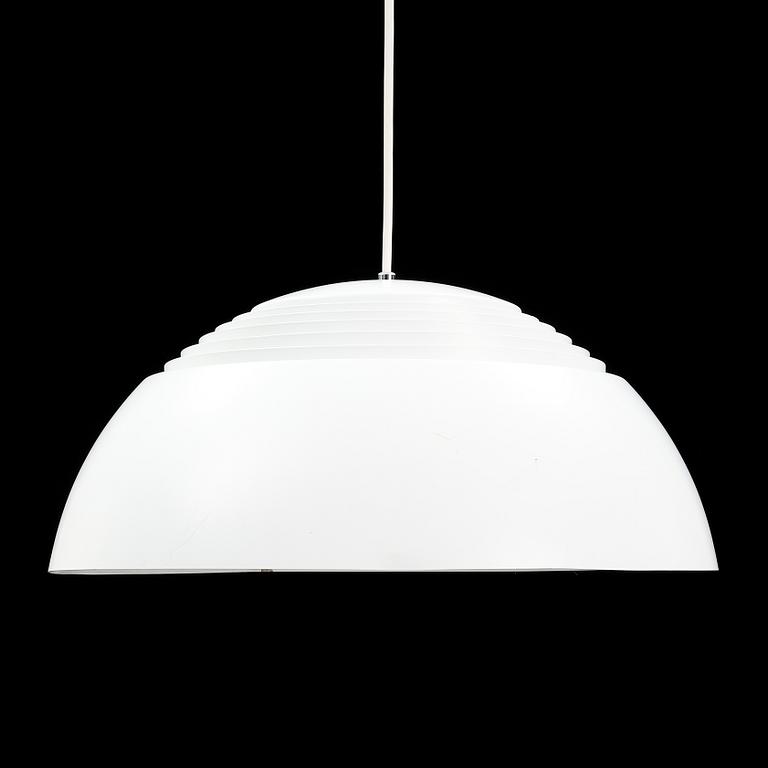 Arne Jacobsen, taklampa, "AJ Pendel", Louis Poulsen, Danmark.