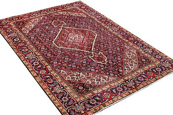 A Tabriz carpet, c. 293 x 195 cm.