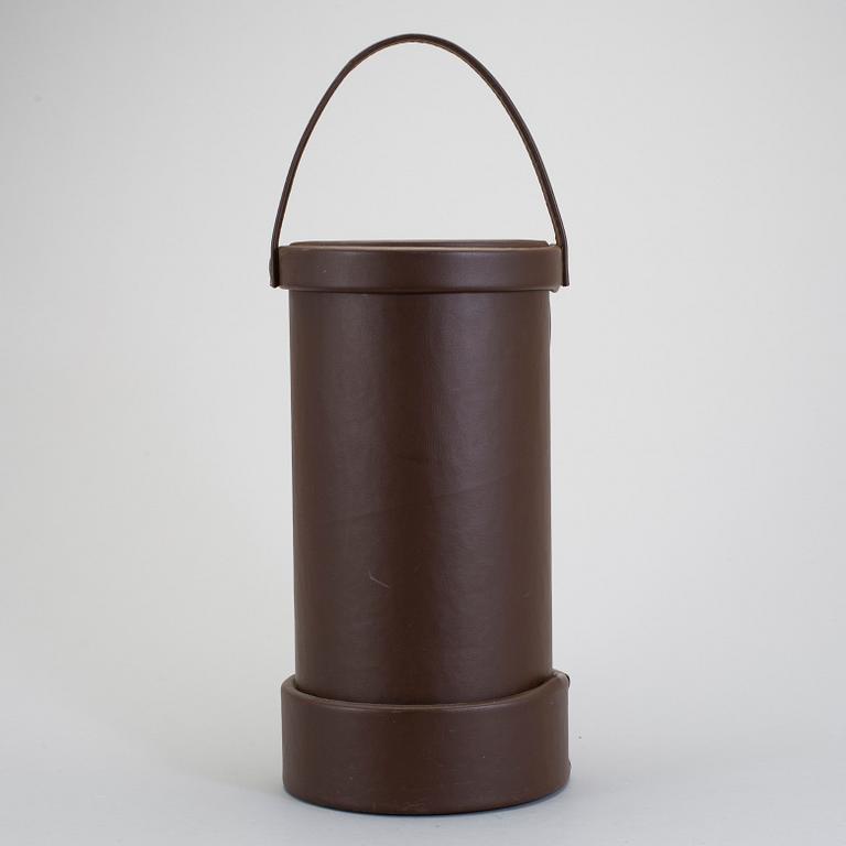 PARAPLYSTÄLL, läder, 1900-talets andra hälft.