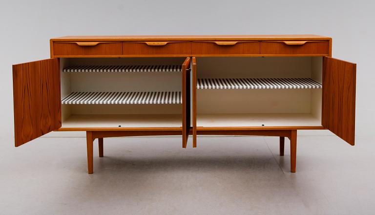 SIDEBOARD, Bertil Fridhagen, Bodafors, 1900-talets andra hälft.
